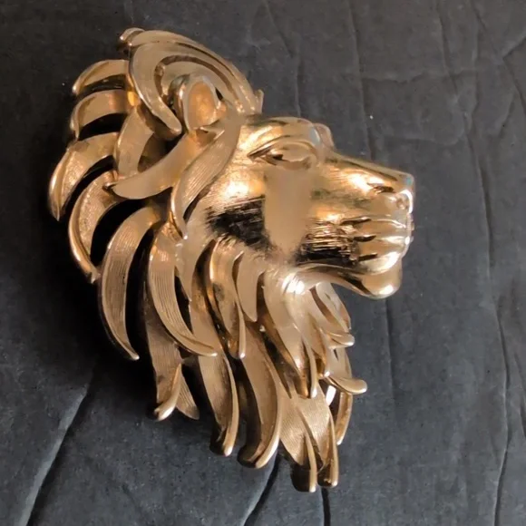 Vintage Crown Trifari Lion Brooch - Picture 3 of 4